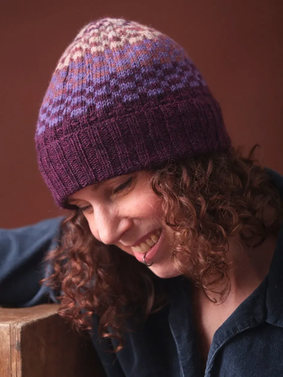 John Arbon Wanderer Hat Strickkit Yarnadelic Sport Bloom