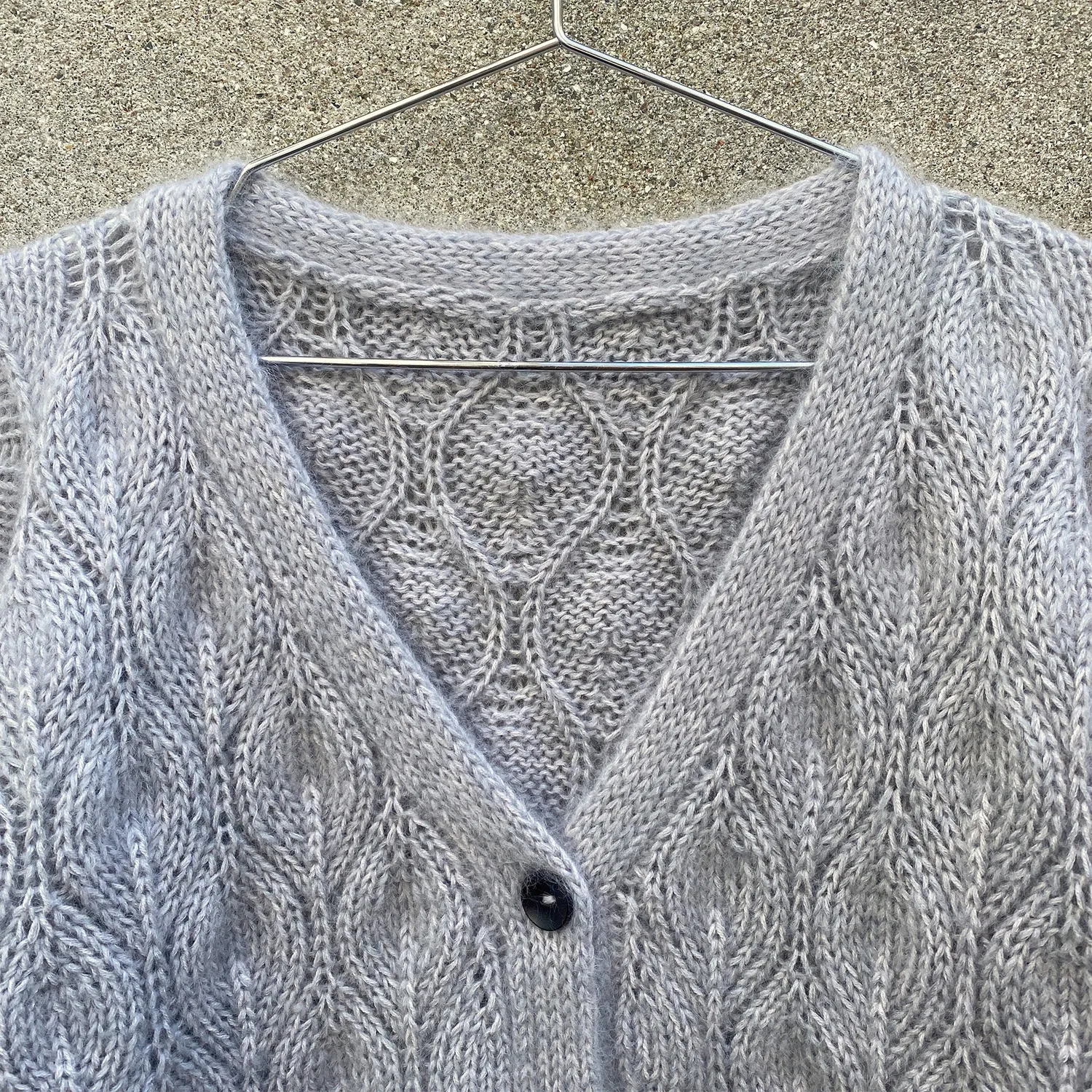 Knitting for Olive Olive Cardigan V-neck Anleitung Deutsch Lochmuster