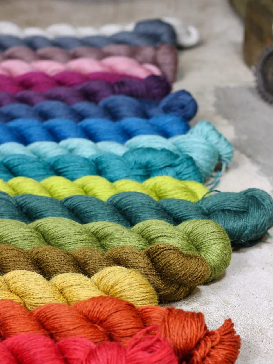 John Arbon Snappily Socks Strickkit Bulderin Clouds