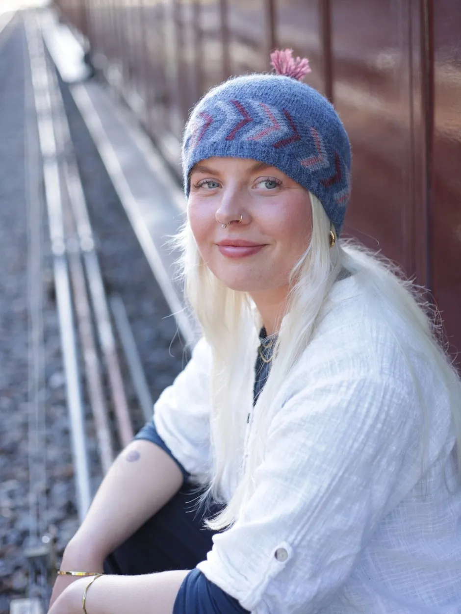 John Arbon Semaphore Signal Hat Strickset Moon Bloom 4ply
