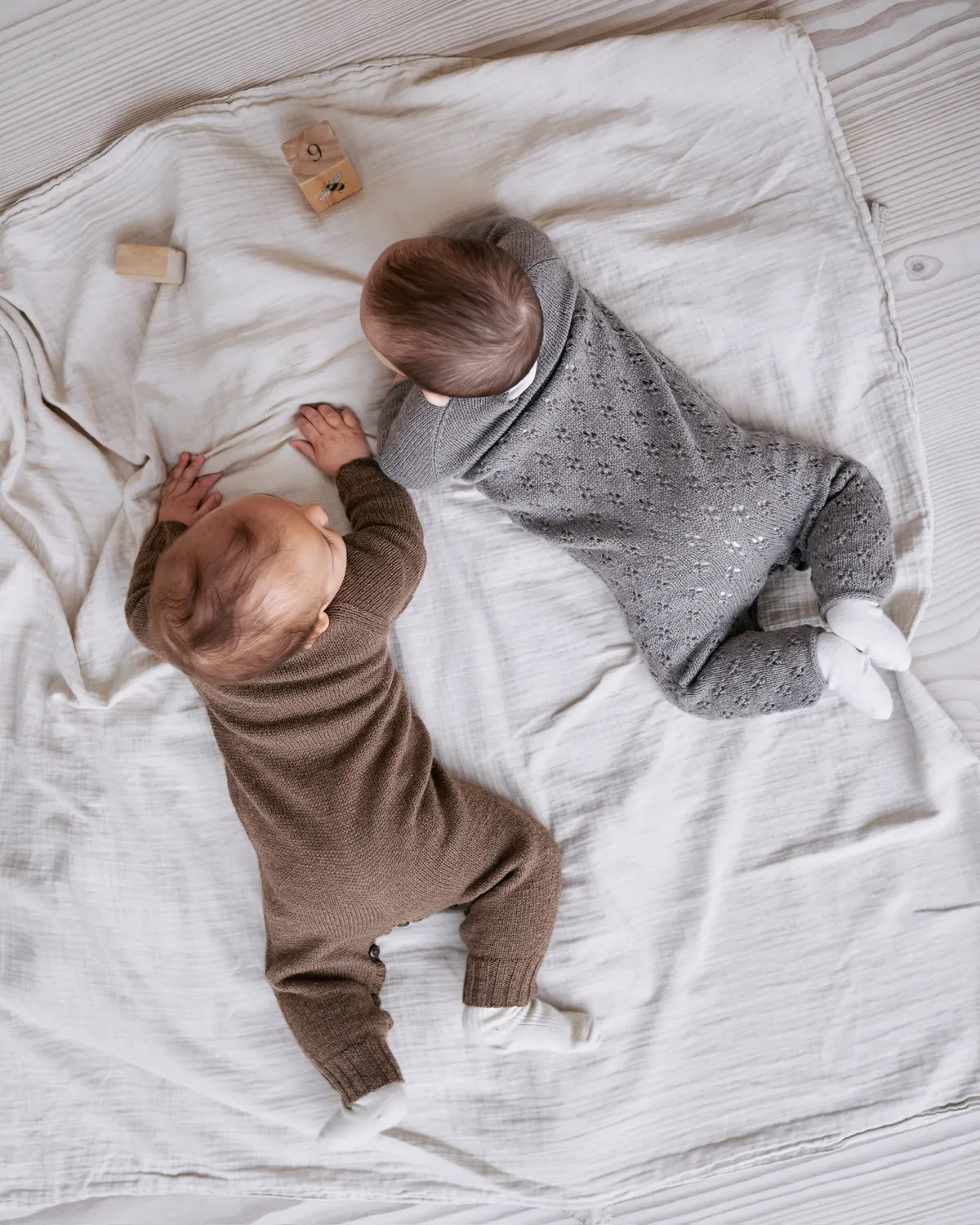 Knitting for Olive Robin Suit Strickanleitung deutsch Baby-Overall