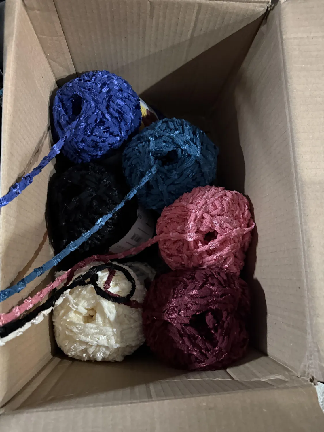 Bernat Blanket Matte & Shiny Chenillewolle 300g Glanzgarn Decke