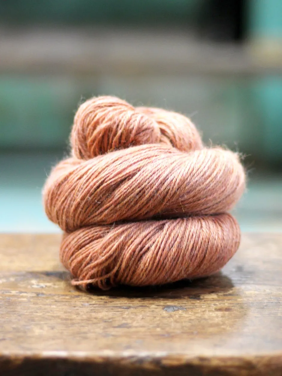 John Arbon Boundaries Hat Strickkit Galleta Guitar Zopfmuster