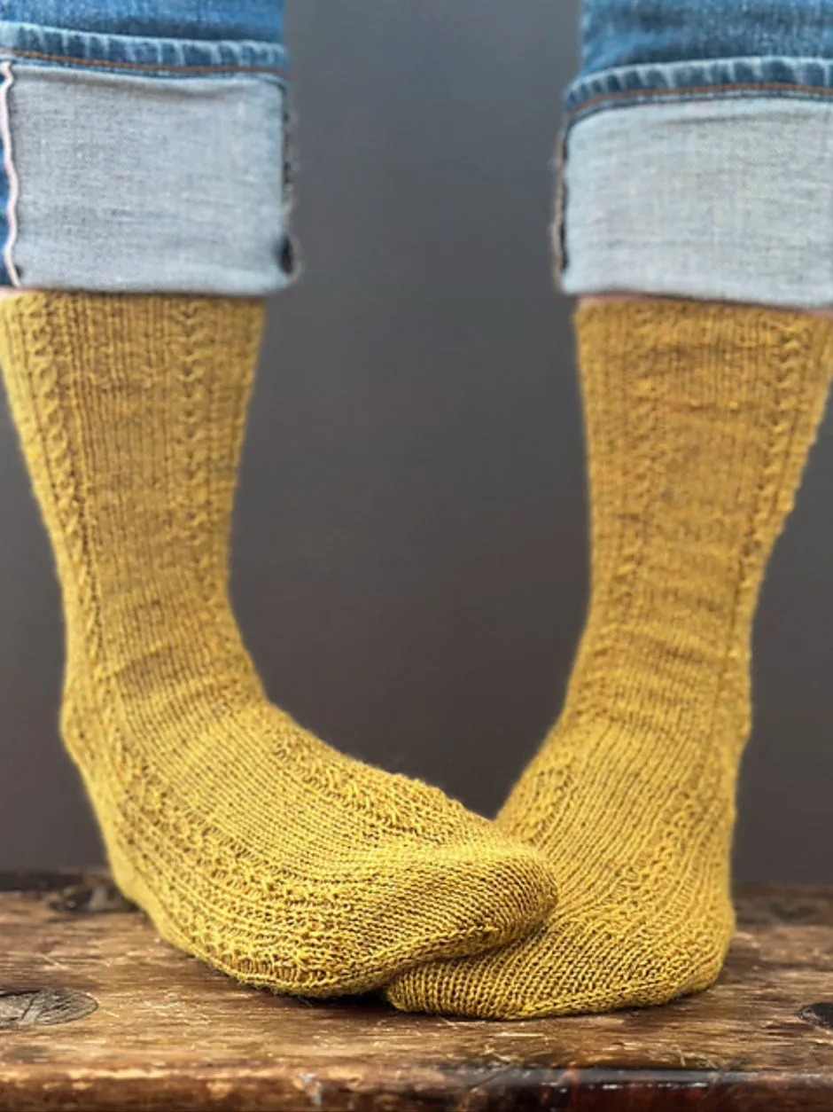 John Arbon Drumblebee Socks Strickset Drumble Gelb Zopf