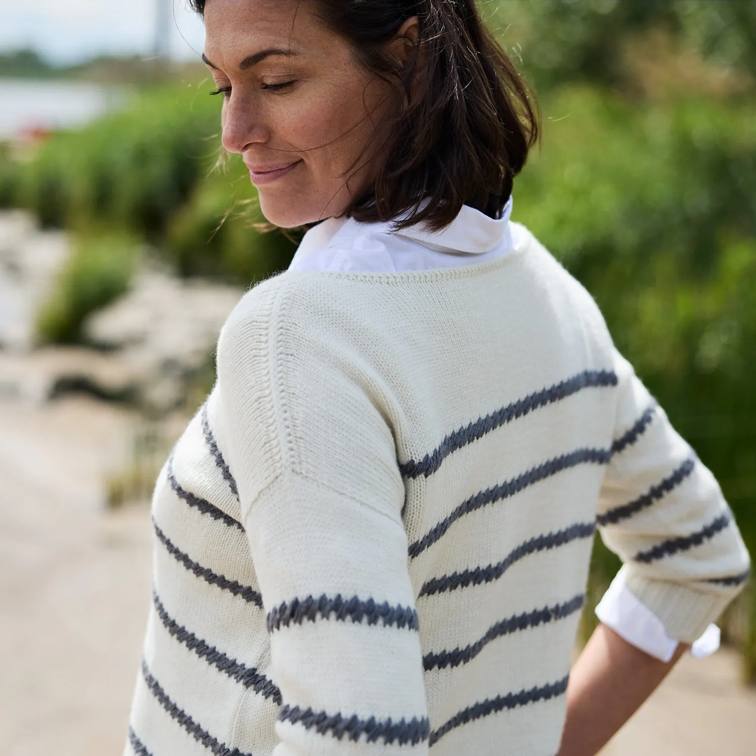 Rosy Green Wool Whispering Breeze Strickanleitung Pullover PDF Streifen