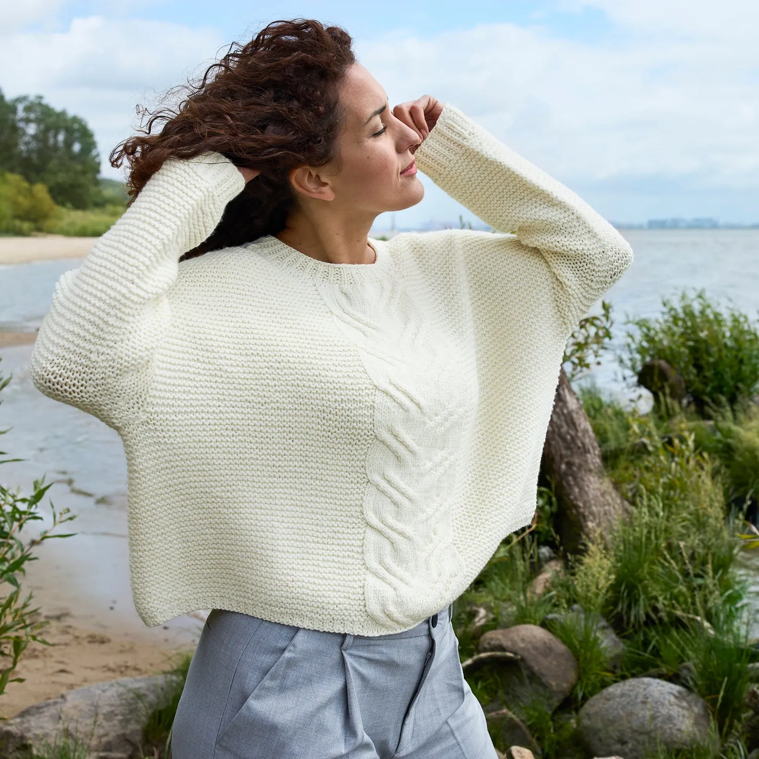 Rosy Green Wool Juhla Pullover Strickanleitung Zopf Kraus