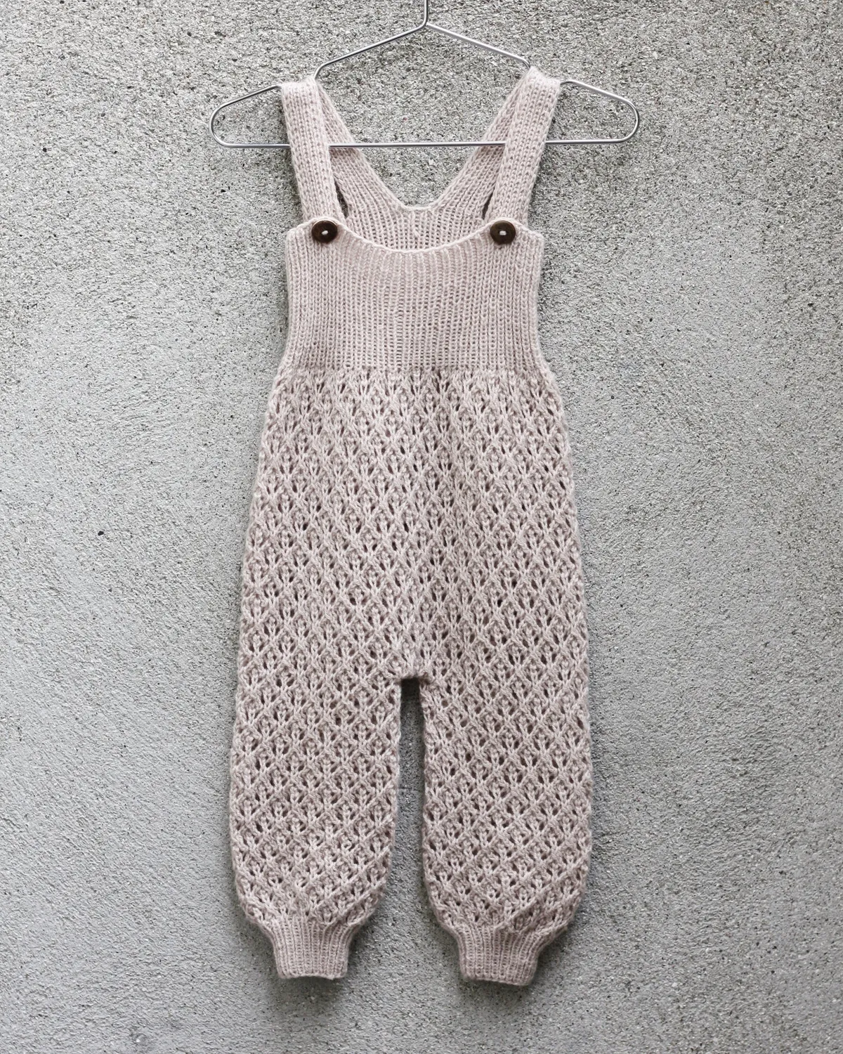 Knitting for Olive Uma Suit Strickanleitung Strampler Lochmuster