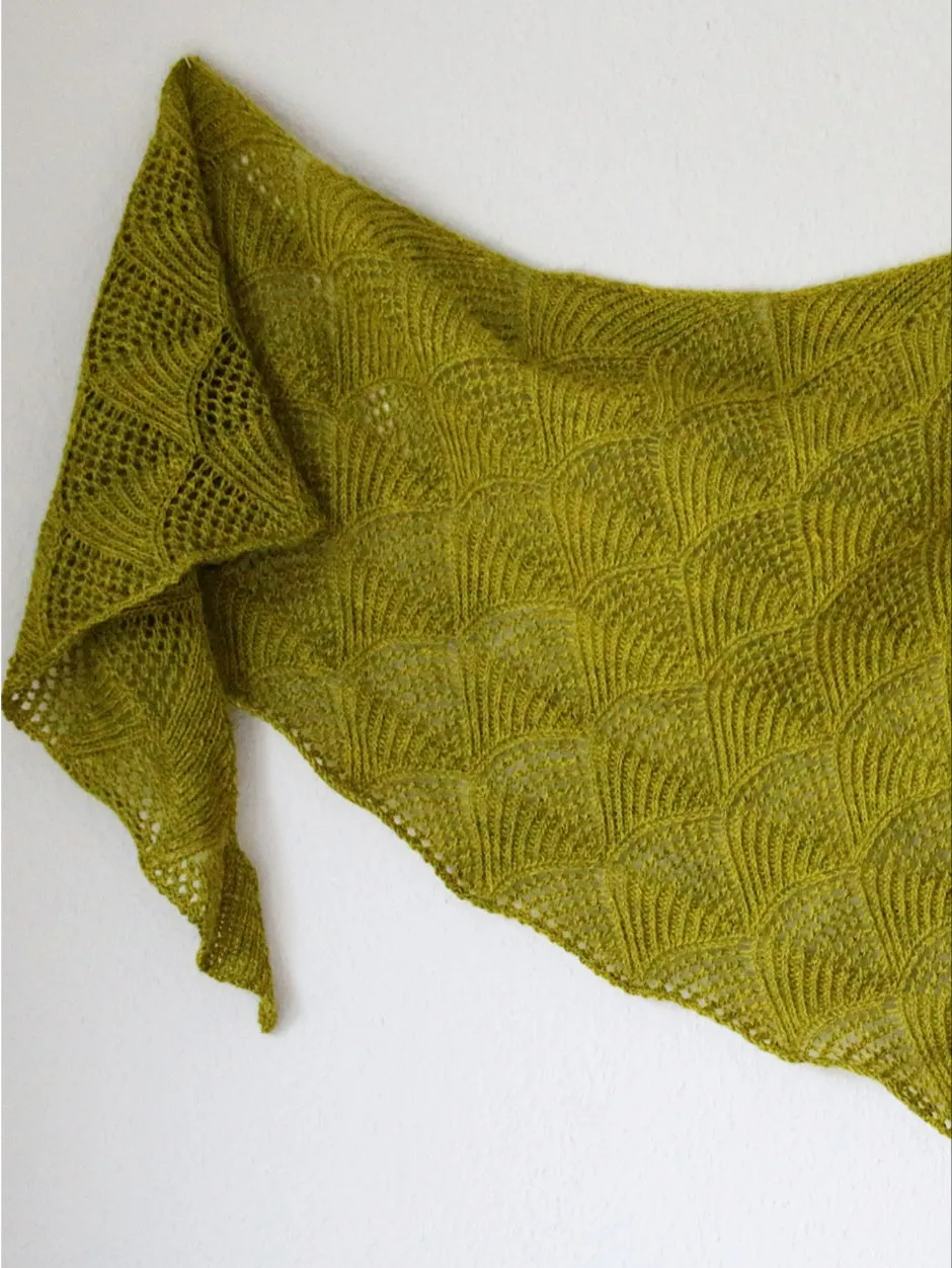 John Arbon Rainshine Shawl Strickkit Appledore DK Golden Knob