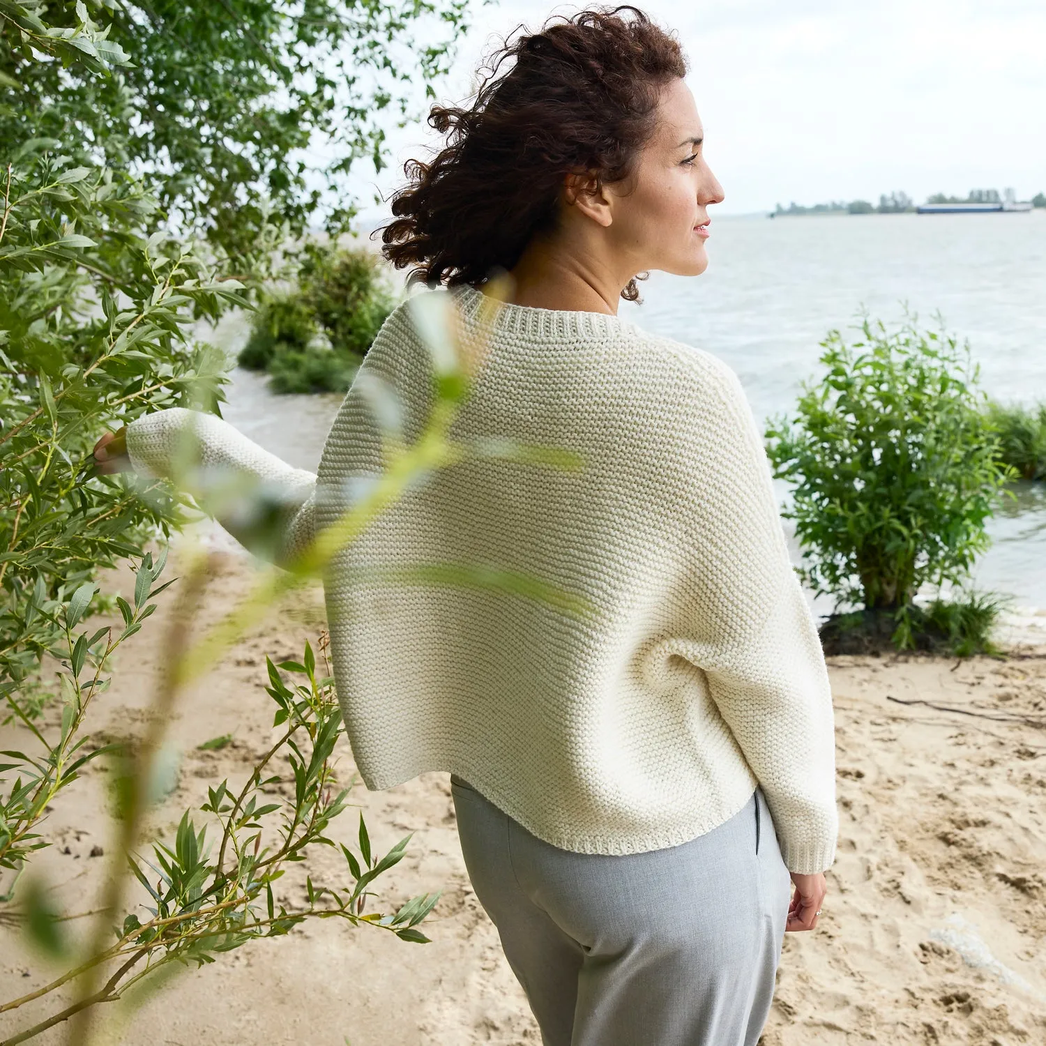 Rosy Green Wool Juhla Pullover Strickanleitung Zopf Kraus