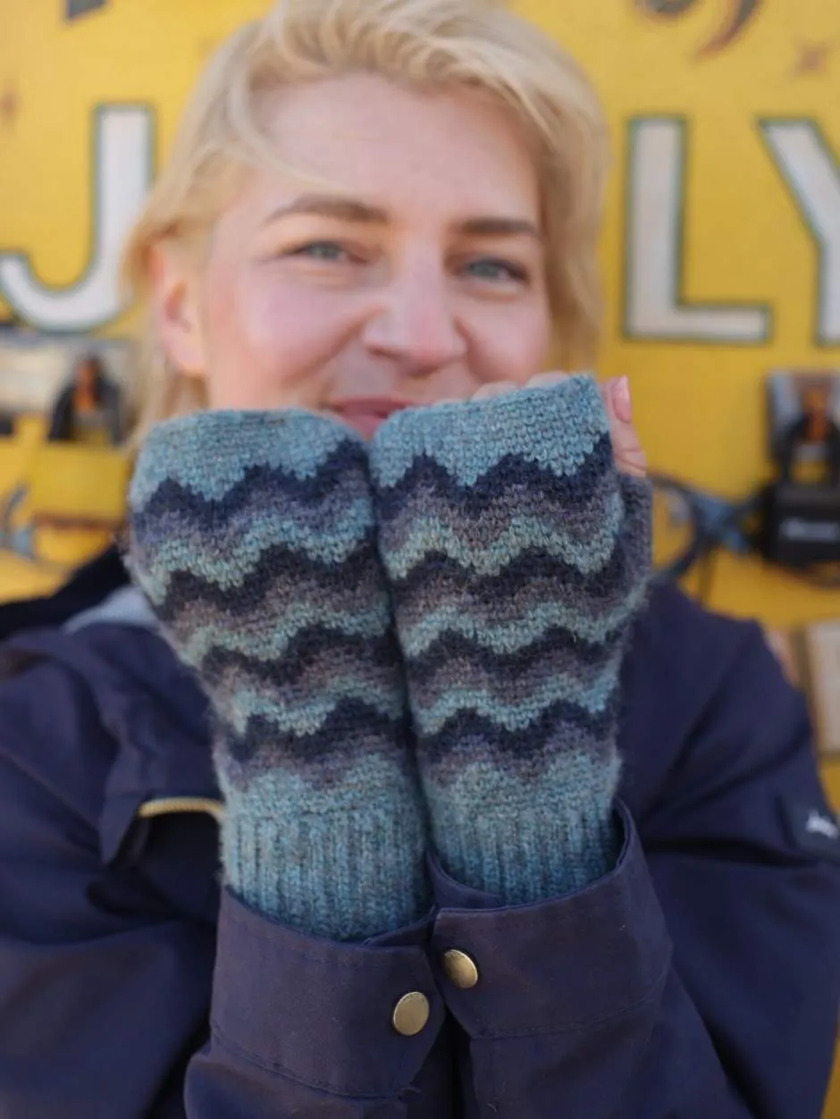 John Arbon Annual Brixham Mitts Häkelkit Cool Blues