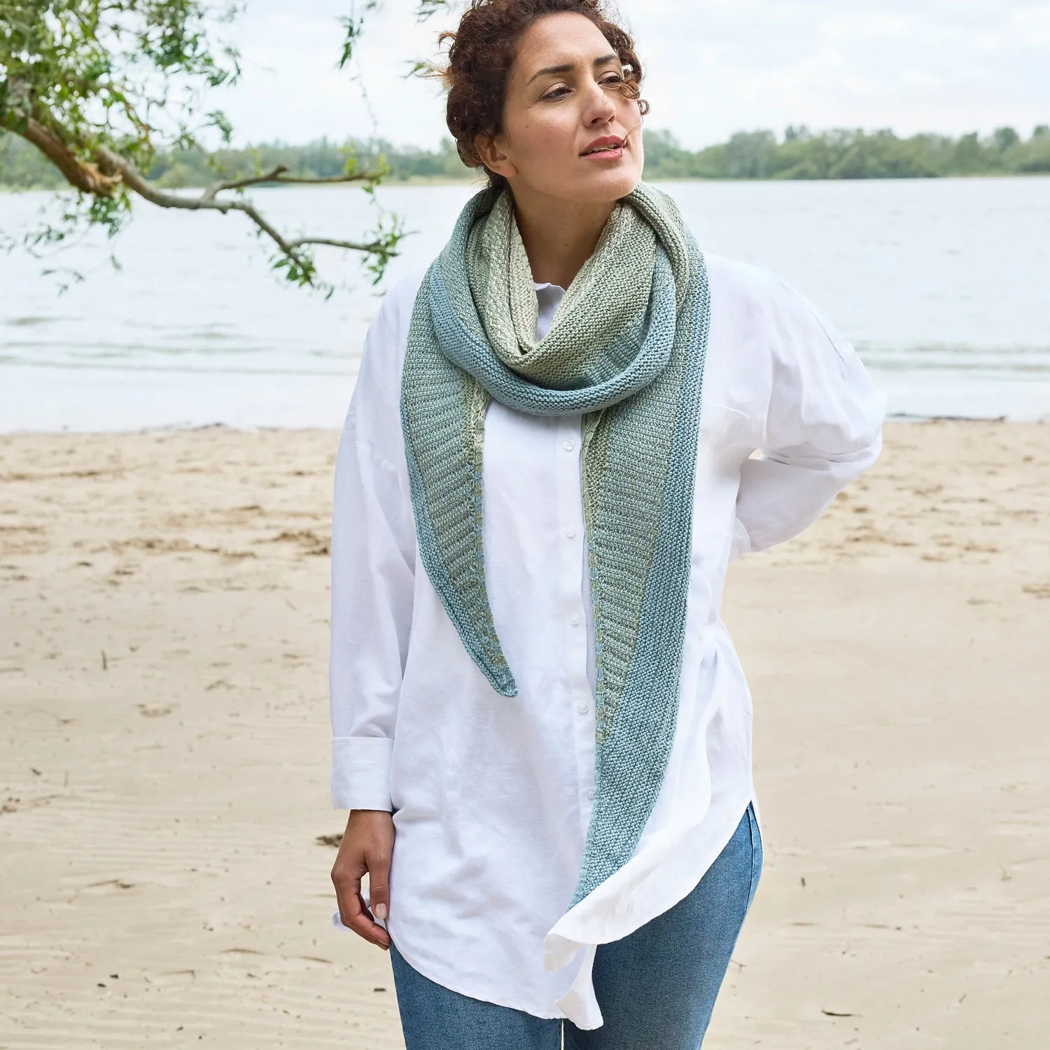 Rosy Green Wool Tahniah Tuch Strickanleitung Halbmond