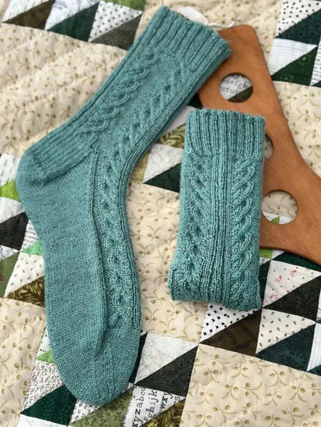 John Arbon Wind Moon Socks Strickkit Fuzzpig Sockenwolle
