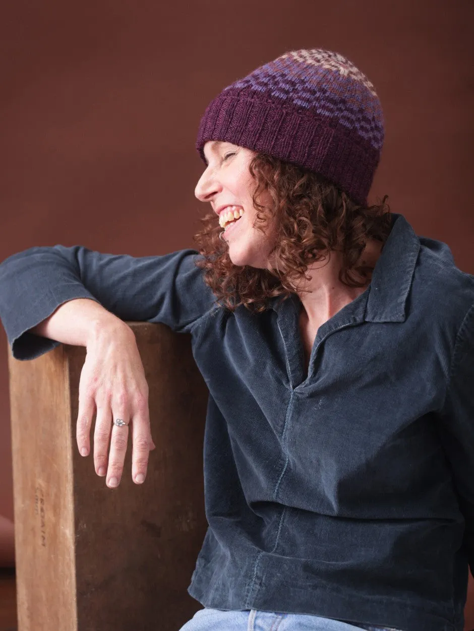 John Arbon Wanderer Hat Strickkit Yarnadelic Sport Bloom