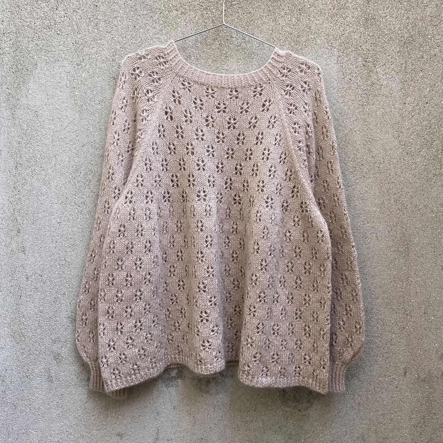 Knitting for Olive Pizza Pullover Strickanleitung Lochmuster deutsch