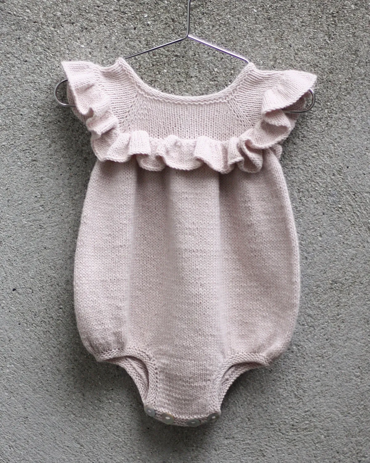 Knitting for Olive Ruffle Romper Strickanleitung Deutsch