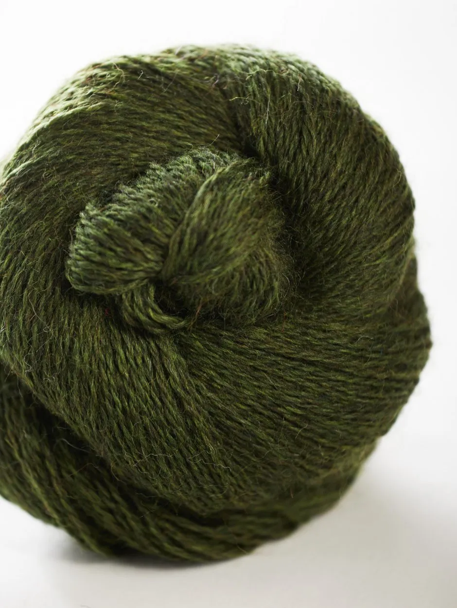 John Arbon Grass Whispers Beanie Strickkit Russet 1-2 mit Zopf
