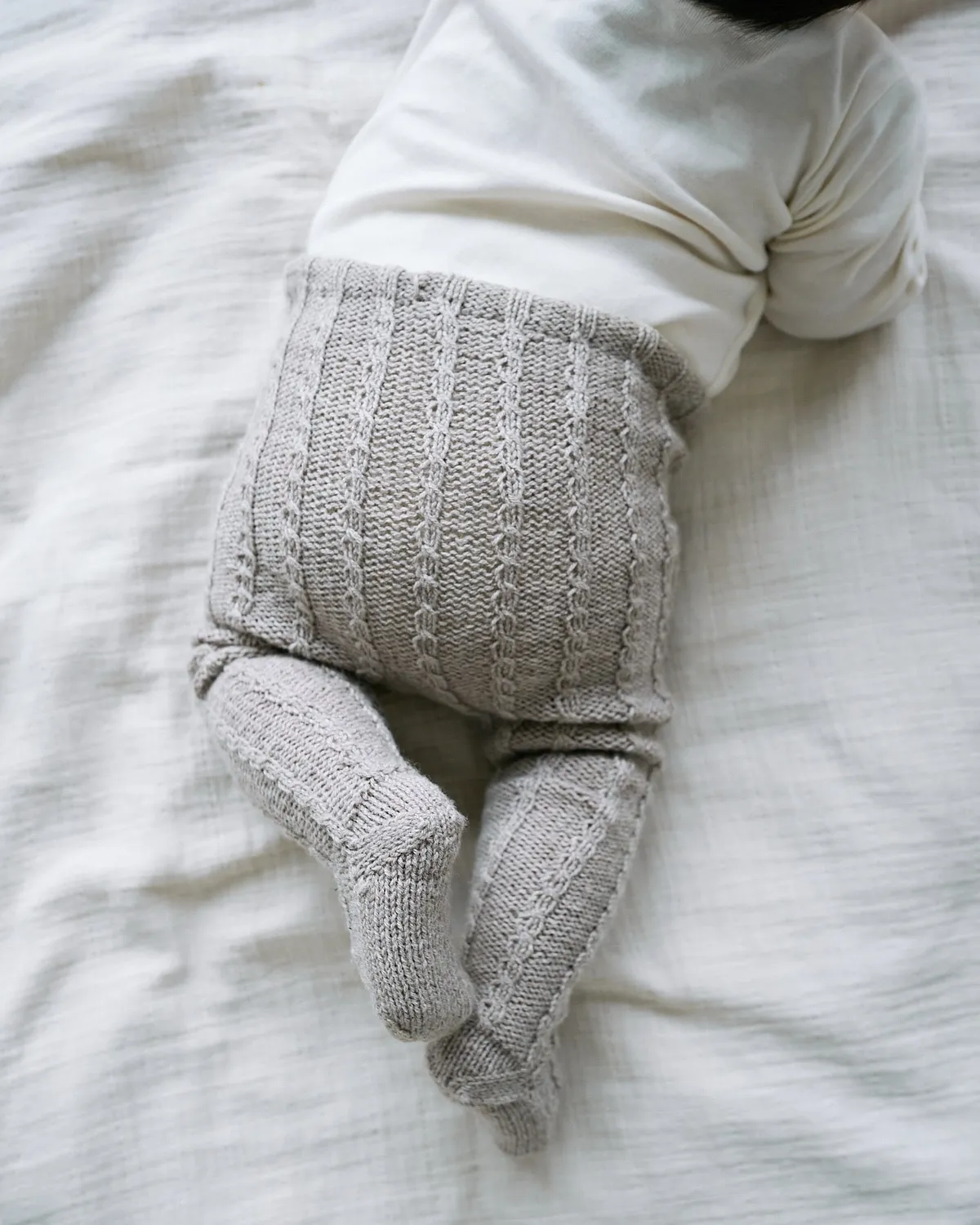Knitting for Olive Cable Tights Strickanleitung Deutsch Baby Zopf