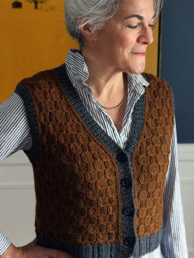 John Arbon Shruff's End Vest Strickkit Worsted Gr.1-3