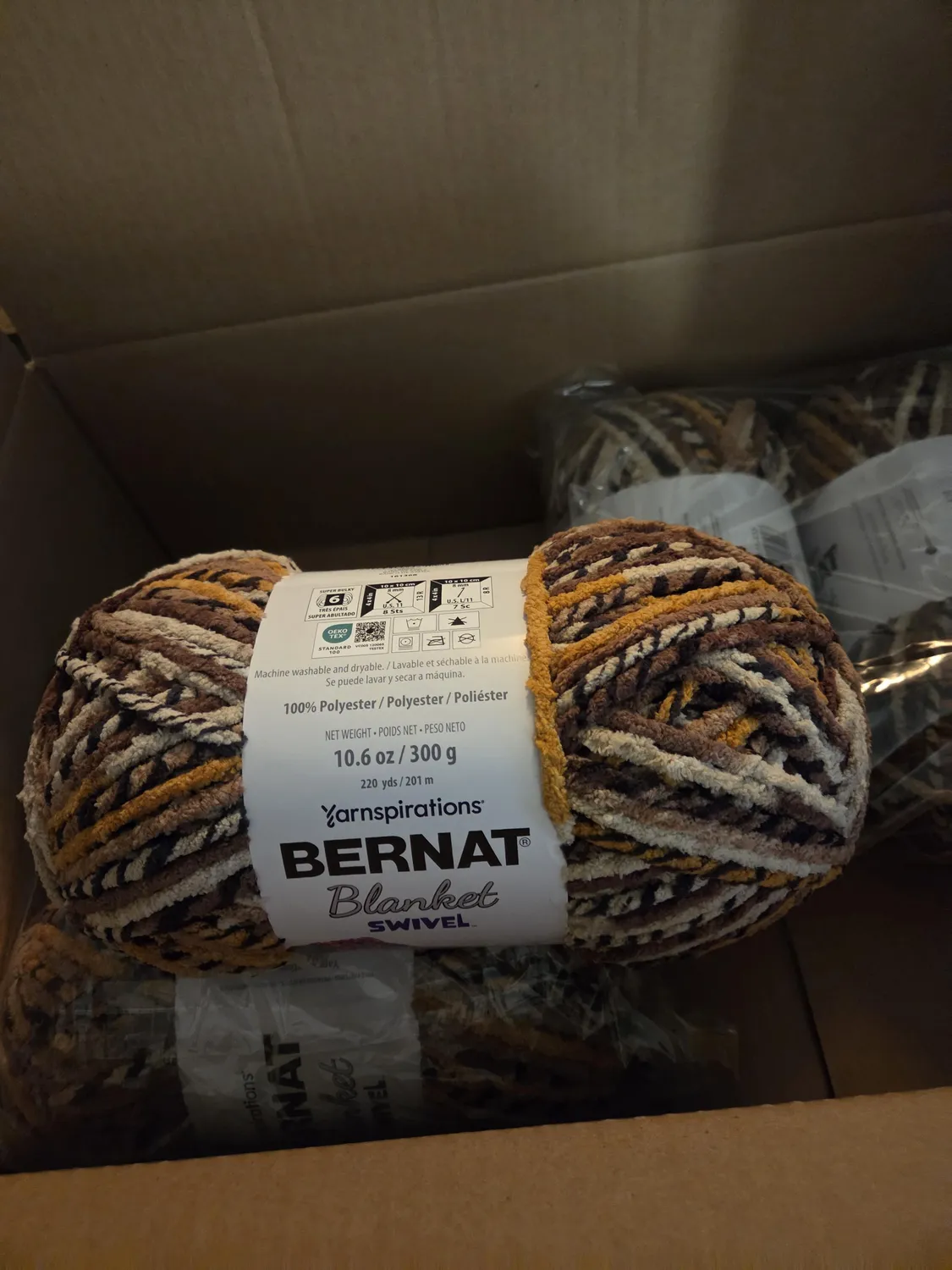 Bernat Blanket Swivel Chenillegarn 300g Schwarz-Effekt