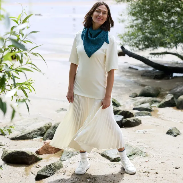 Rosy Green Wool Flow of Life Tuch Strickanleitung Deutsch 1 Strang