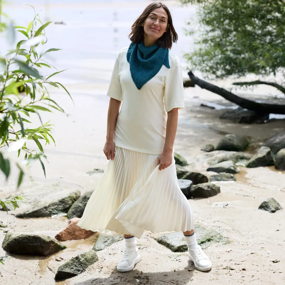 Rosy Green Wool Flow of Life Tuch Strickanleitung Deutsch 1 Strang