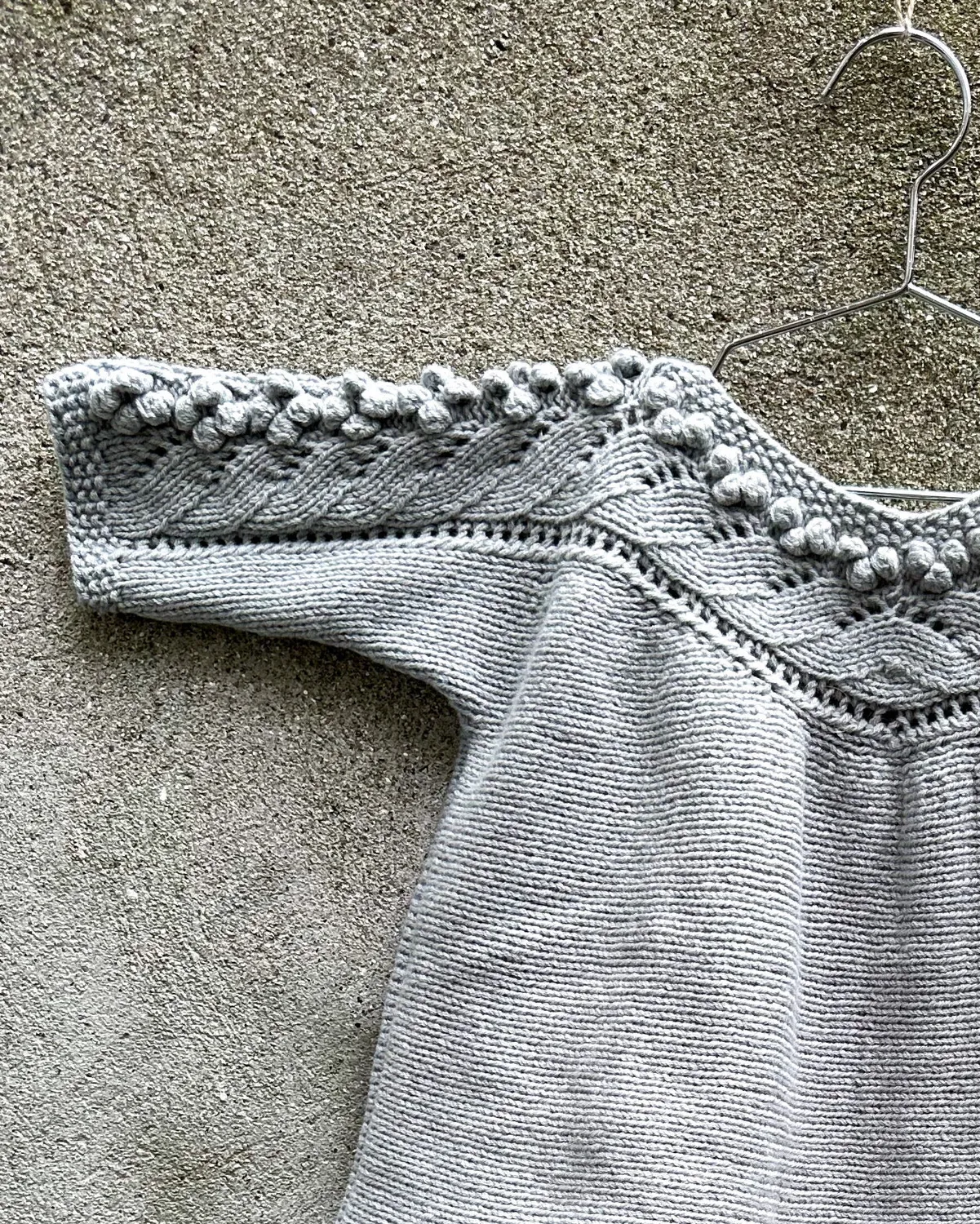 Knitting for Olive Blueberry Blouse Strickanleitung Kinderbluse Lochmuster