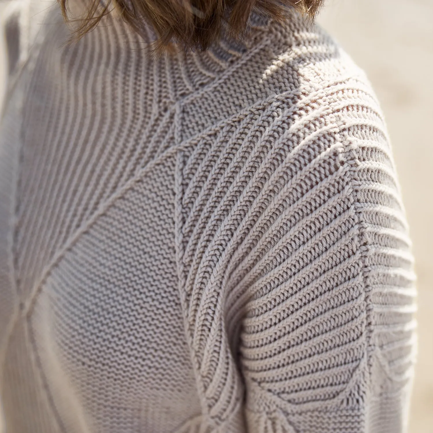 Rosy Green Wool Tyla Pullover Strickanleitung Deutsch Rautenmuster