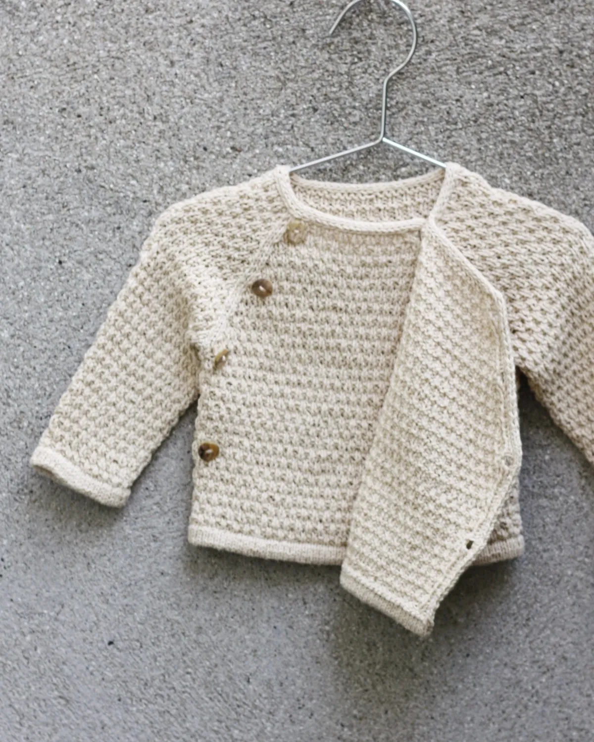 Knitting for Olive Oat Wrap Jacke Anleitung Deutsch Baby