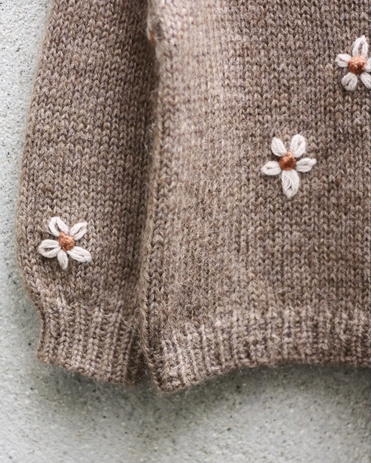 Knitting for Olive Daisy Sweater Kids Anleitung Deutsch Blumen