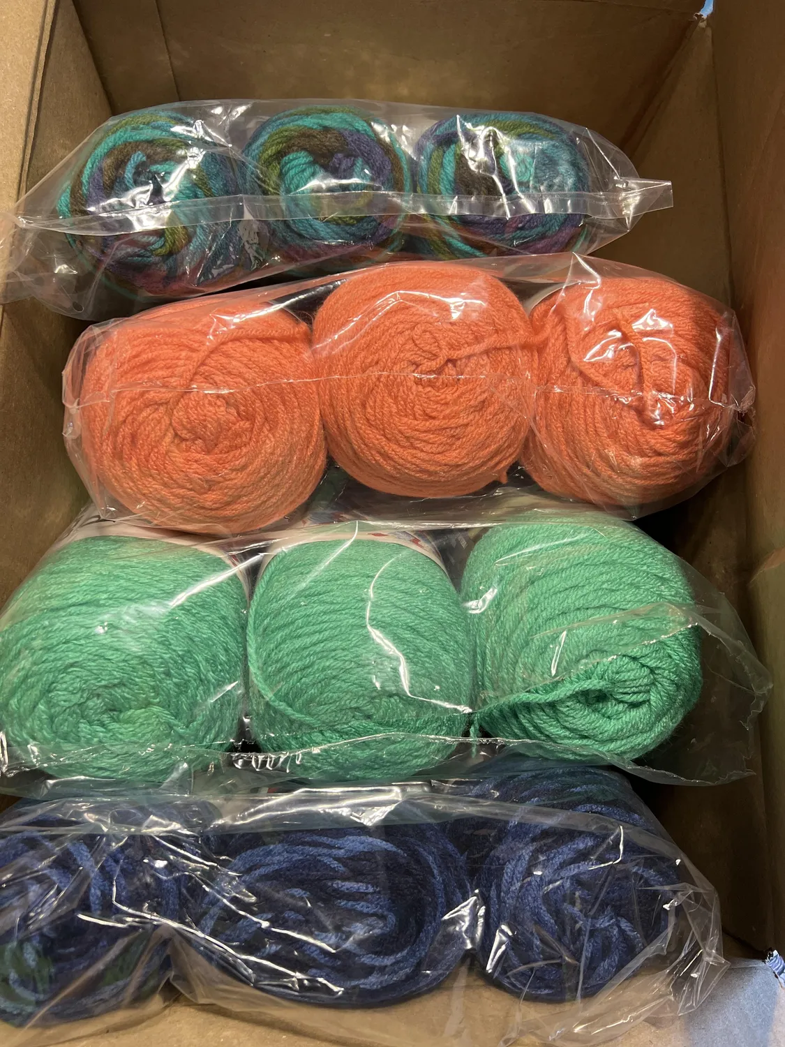 Bernat The Crochet Crowd Mystery Box Wolle Sortiert
