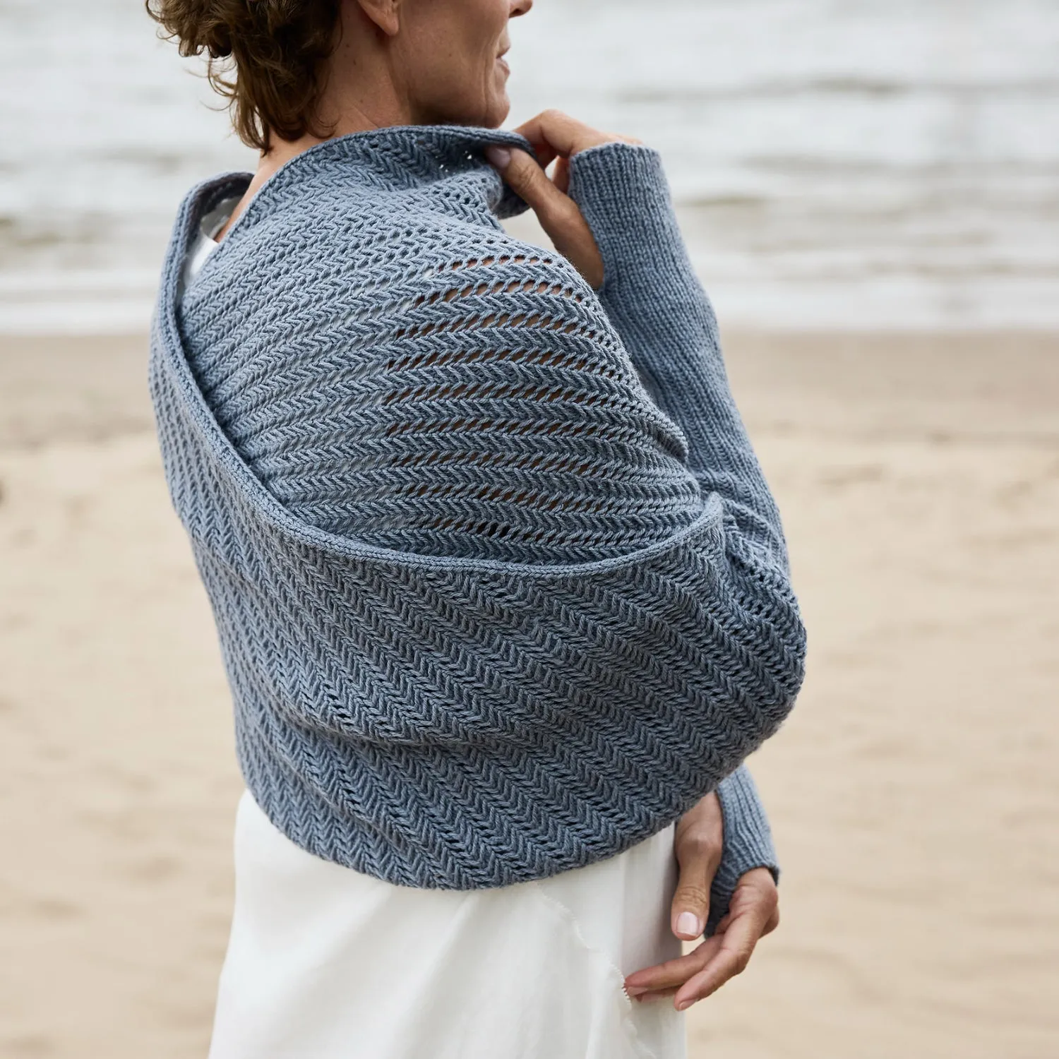 Rosy Green Wool Crossway Wrap Strickanleitung Ärmelschal PDF