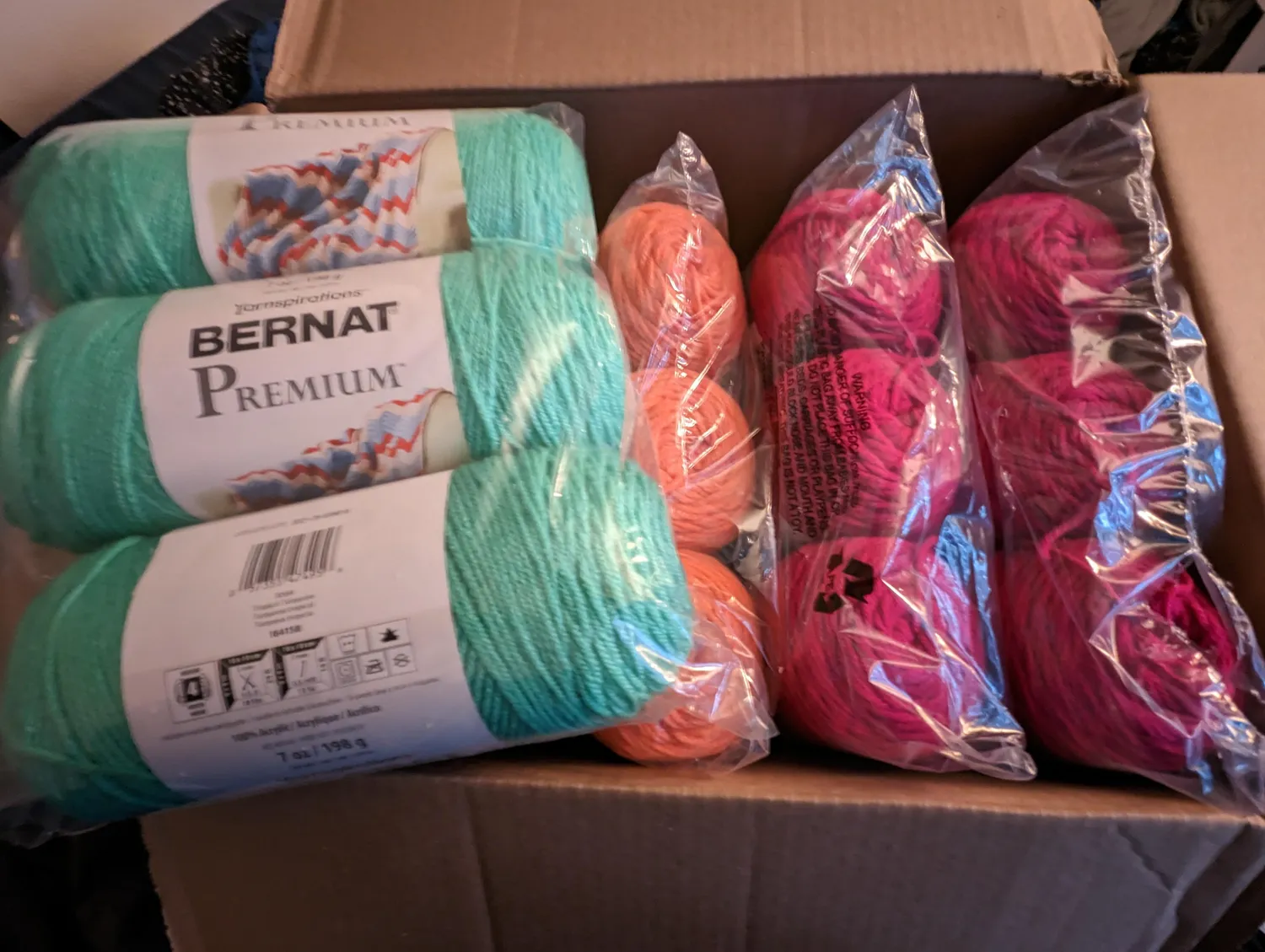 Bernat The Crochet Crowd Mystery Box Wolle Sortiert