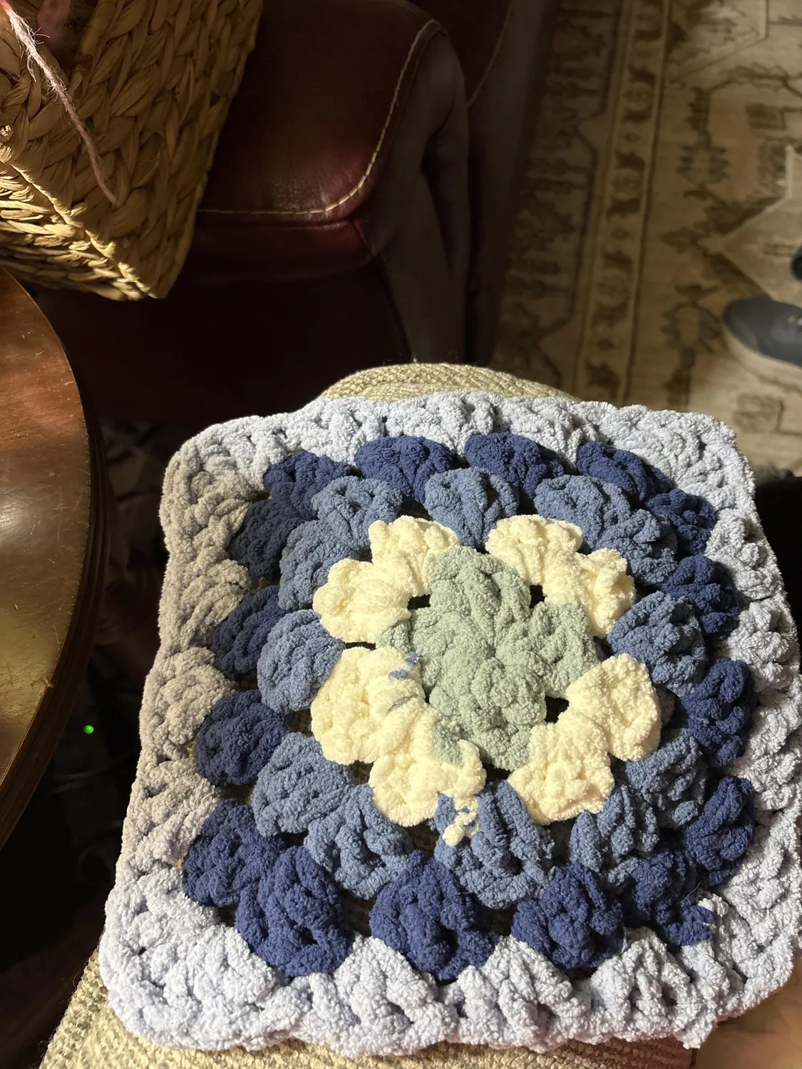 Bernat All In One Blanket Granny Chenillegarn Farbwechsel