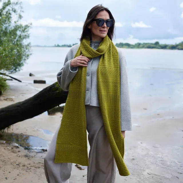 Rosy Green Wool Playful Day Schal Strickanleitung Gansey