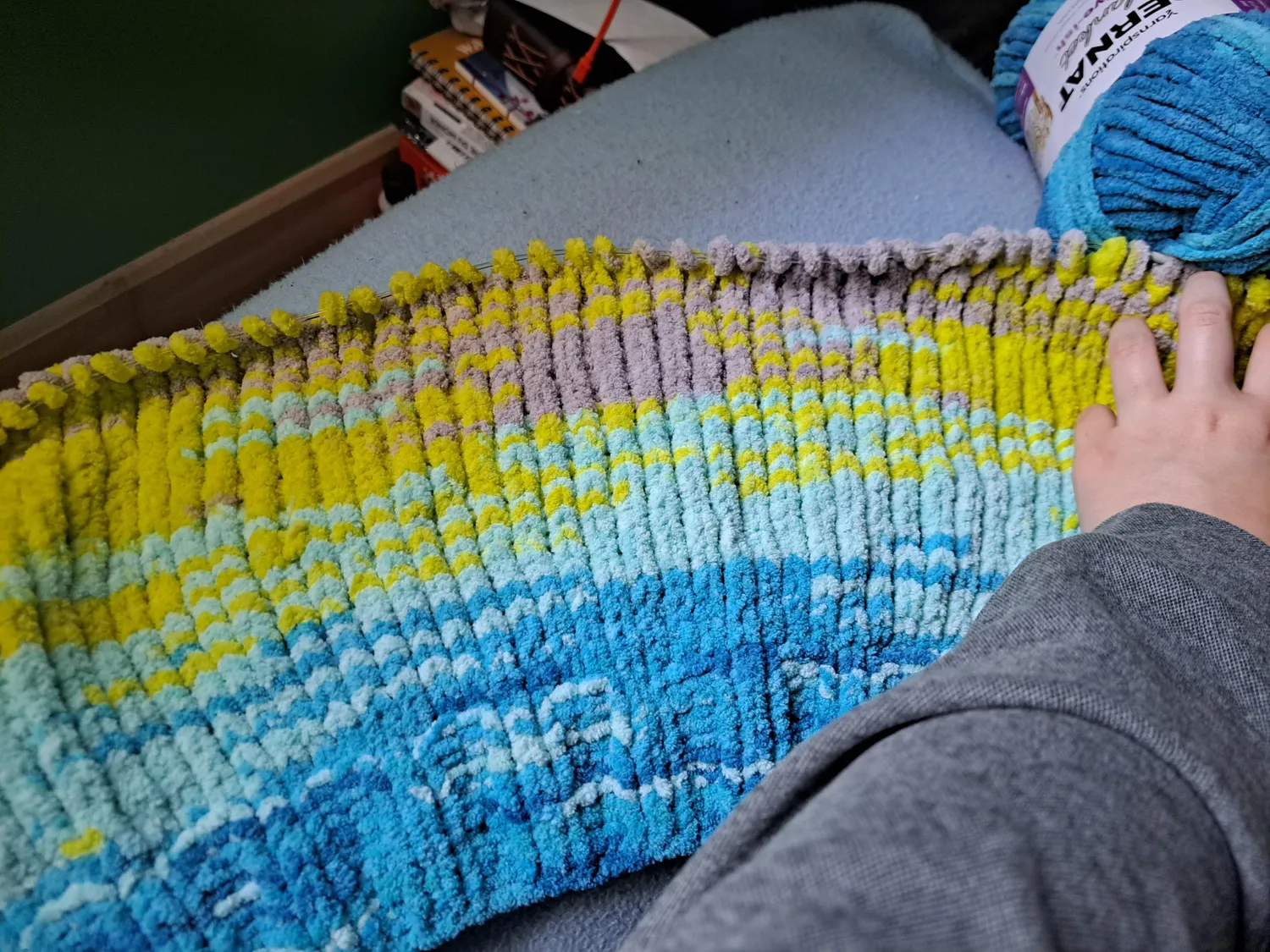 Bernat Blanket Tie Dye-ish Chenillewolle 300g Batik