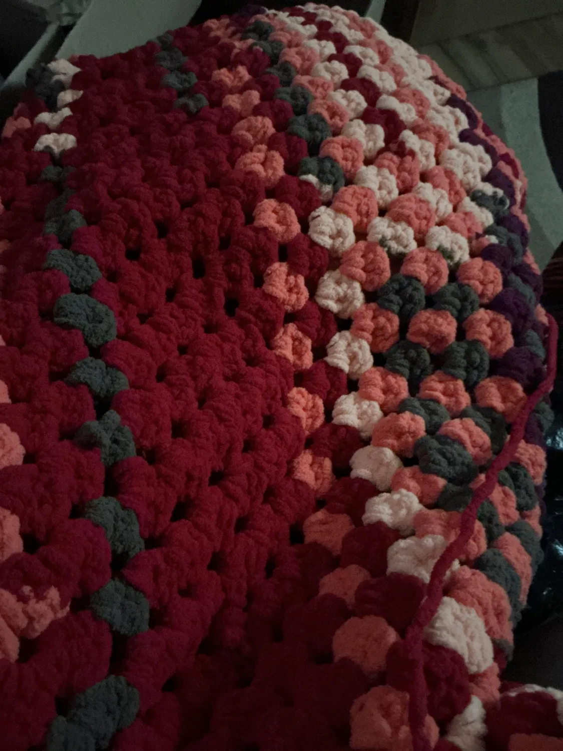 Bernat All In One Blanket Granny Chenillegarn Farbwechsel