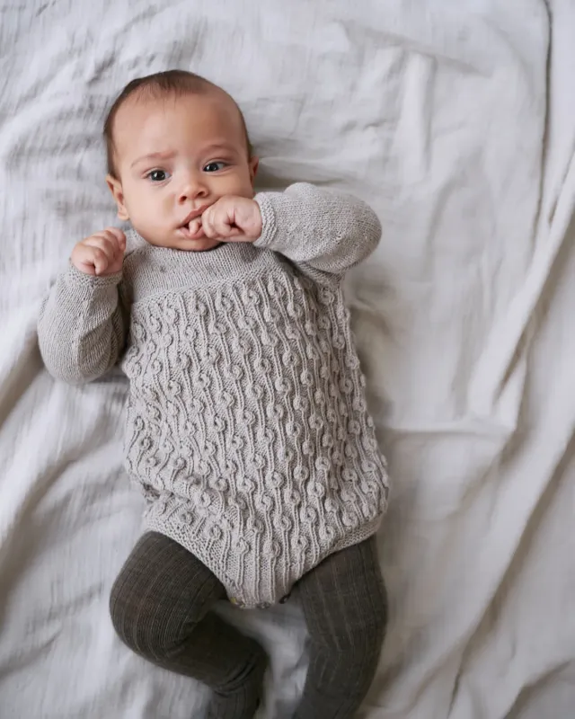 Knitting for Olive Bean Sprout Romper Anleitung Deutsch Strampler