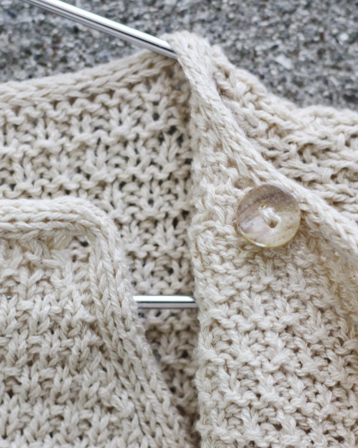 Knitting for Olive Oat Wrap Jacke Anleitung Deutsch Baby