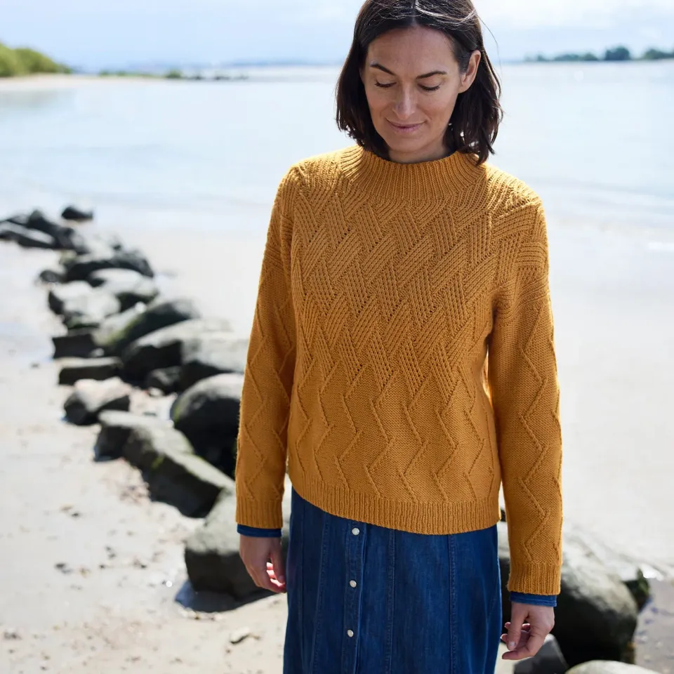 Rosy Green Wool Moments in Nature Pullover Anleitung Deutsch
