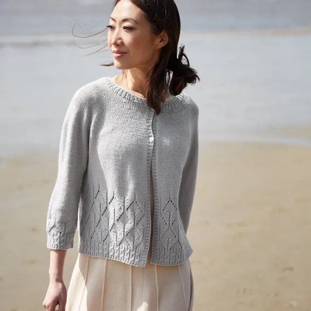 Rosy Green Wool Caresse Cardigan Strickanleitung Lace-Zopf
