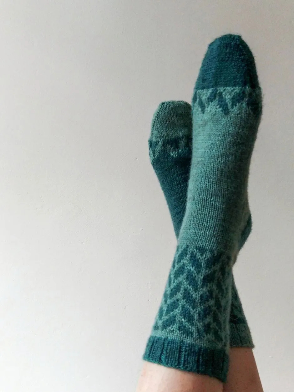 John Arbon MisMatch Socks Strickkit Dimity Mackerel-Sky