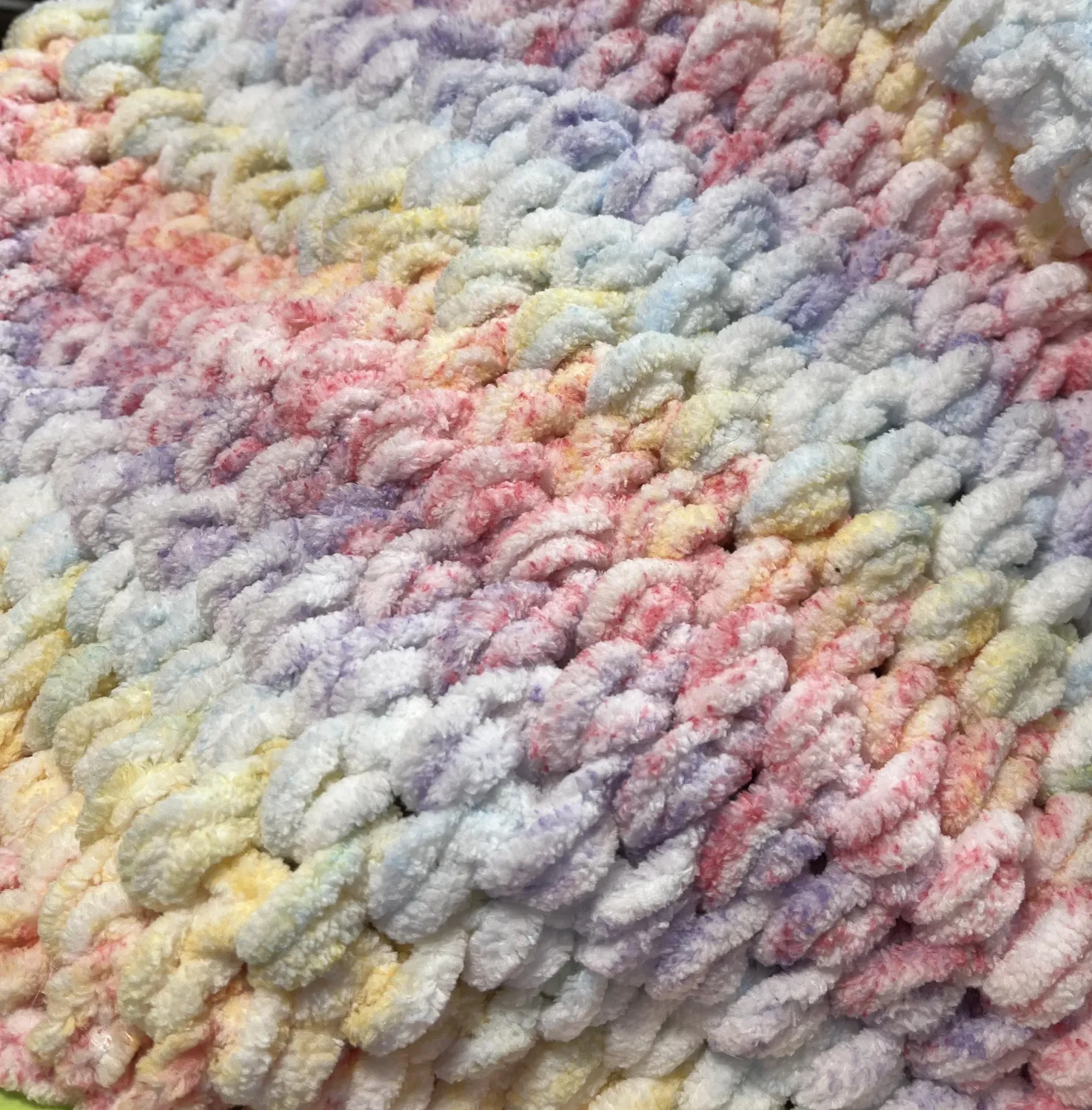 Bernat Blanket Ethereal Stripes Chenillegarn 300g gesprenkelt