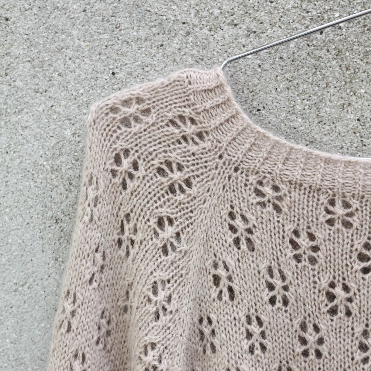 Knitting for Olive Pizza Pullover Strickanleitung Lochmuster deutsch