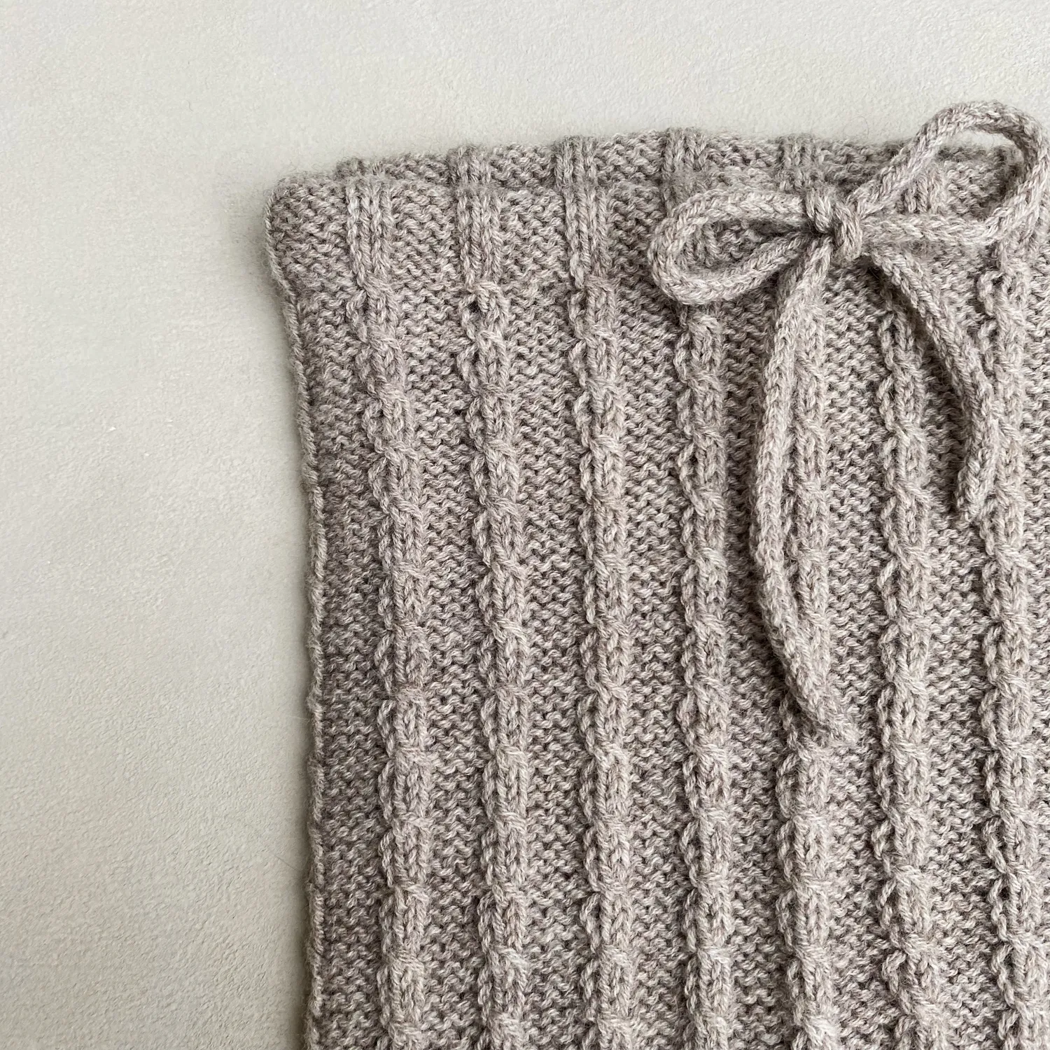 Knitting for Olive Cable Tights Strickanleitung Deutsch Baby Zopf