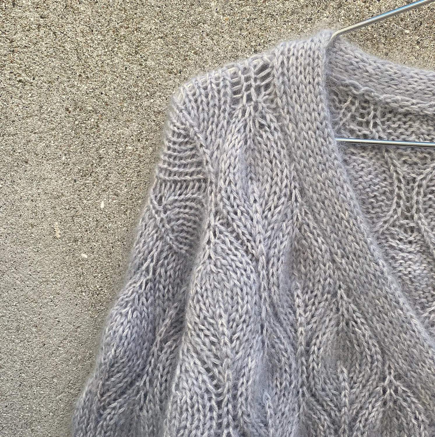 Knitting for Olive Olive Cardigan V-neck Anleitung Deutsch Lochmuster