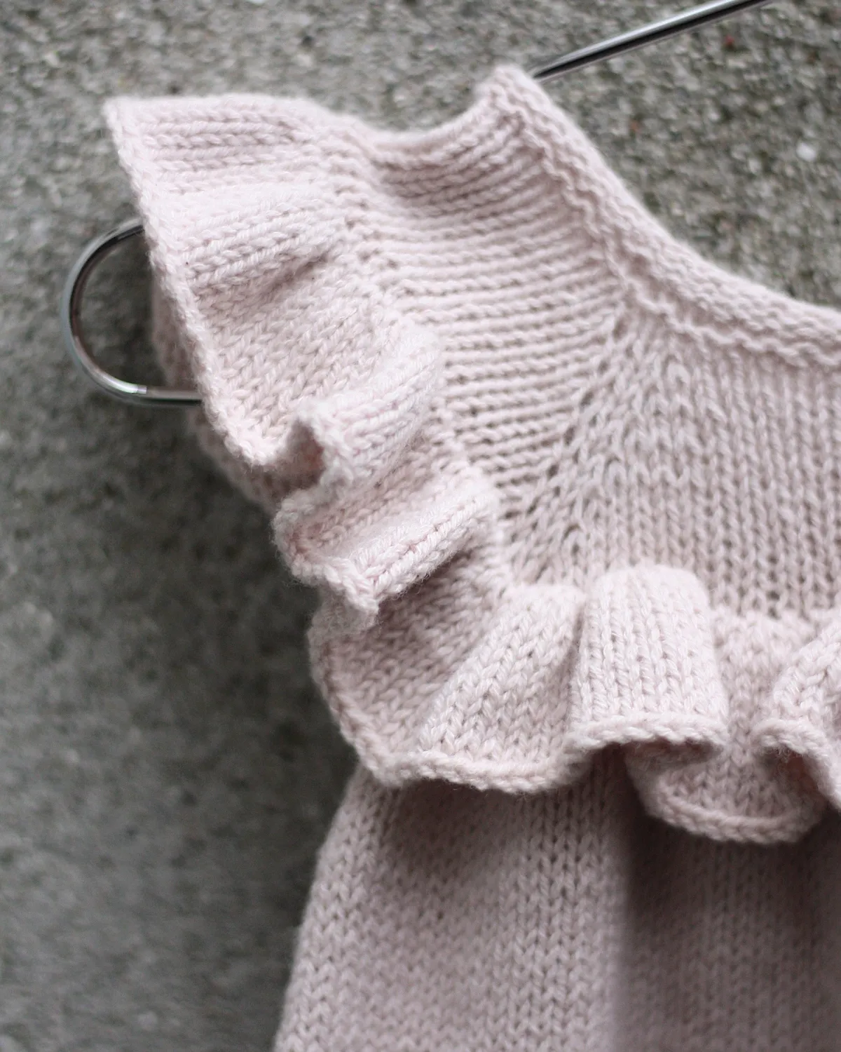 Knitting for Olive Ruffle Dress Strickanleitung Deutsch Top-down