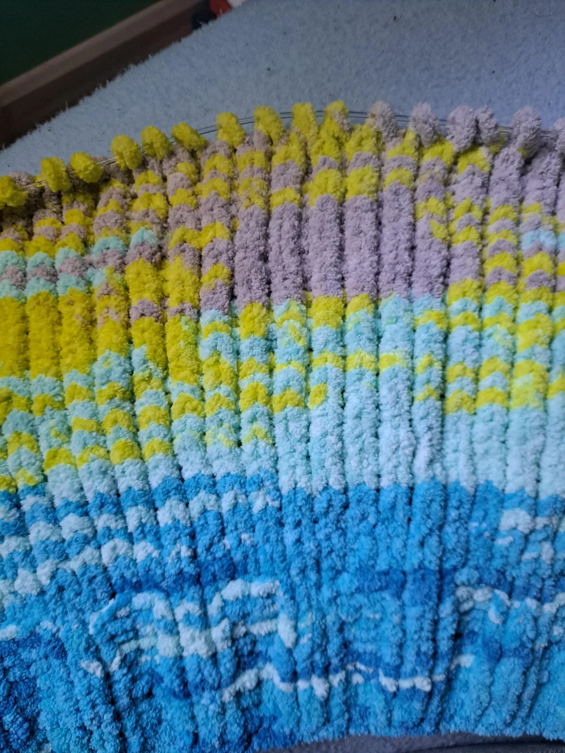 Bernat Blanket Tie Dye-ish Chenillewolle 300g Batik