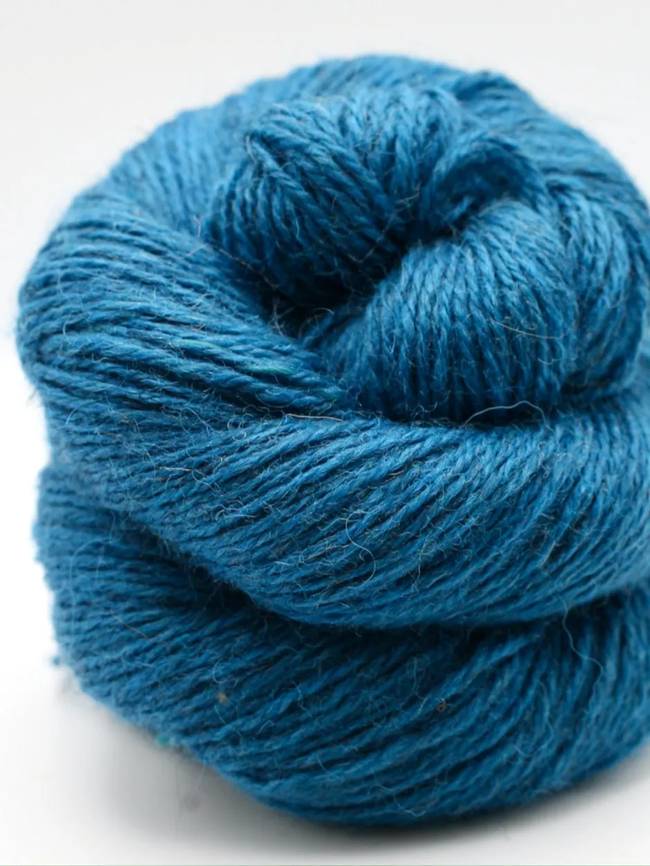 John Arbon Snappily Socks Strickkit Bulderin Clouds