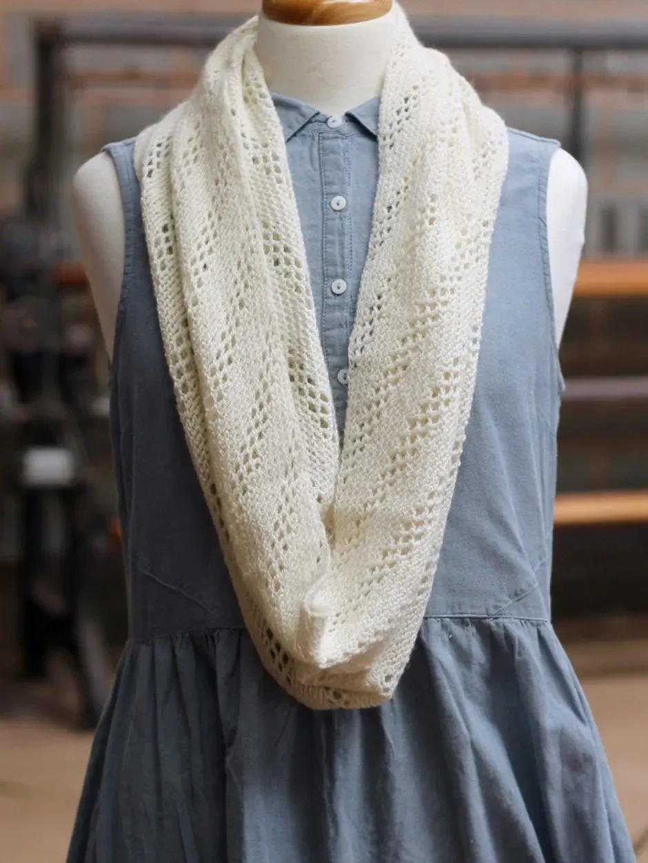 John Arbon Positivity Spiral Cowl Häkelkit Moby Dick Seafarer