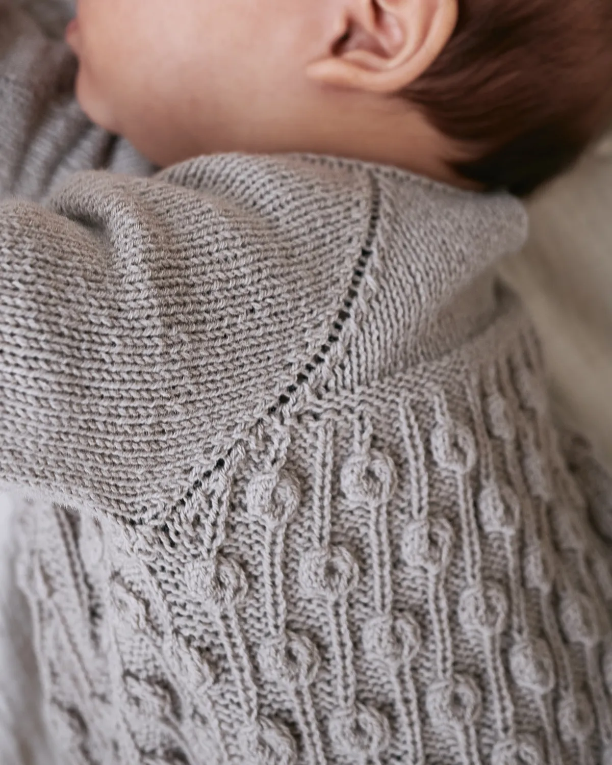 Knitting for Olive Bean Sprout Romper Anleitung Deutsch Strampler